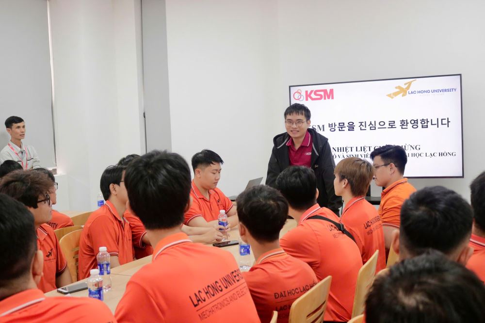 Bạn Trần Danh Định, sinh viên năm cuối ngành Công nghệ kỹ thuật Cơ điện Tử