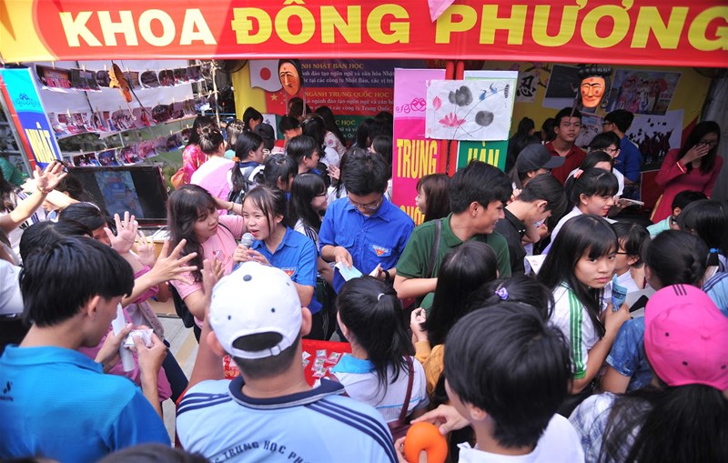 ngày hội hướng nghiệp tại LHU