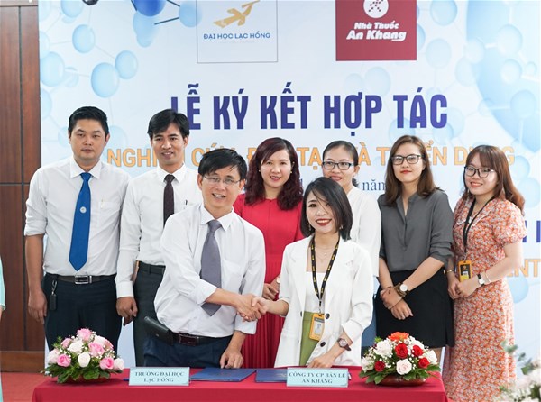 Nhằm tăng cường hợp tác, kết nối doanh nghiệp với hoạt động giáo dục - đào tạo ngành Dược theo định hướng ứng dụng, Khoa Dược Đại học Lạc Hồng luôn "vẽ" cho mình những hướng đi riêng cùng doanh nghiệp và kiên định cùng hướng đi hợp tác nghiên cứu và tuyển dụng cùng doanh nghiệp. Nhờ đó mang về rất nhiều cơ hội việc làm và học tập thực tế cho sinh viên. Nhờ đó, Trường Đại học Lạc Hồng vừa có thêm đối tác mới vào sáng ngày 11/03 vừa qua. Đối tác lần này là Công ty Cổ phần bán lẻ Dược phẩm An Khang - Tập đoàn Thế Giới Di Động.